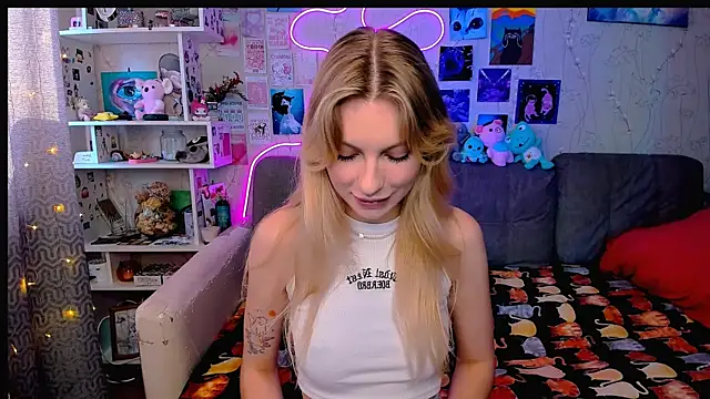Maria Hunt online show from 01.23.25