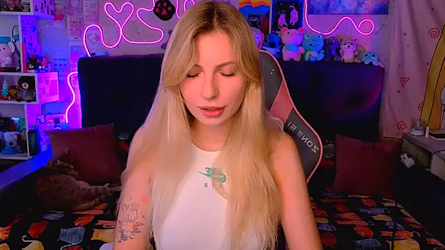 Maria Hunt online show from 10.02.25