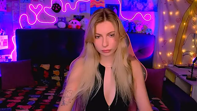 Maria Hunt online show from 10.03.25