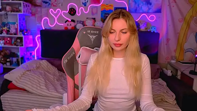 Maria Hunt online show from 10.15.25