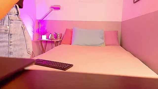 littleebluee online show from 02.08.26