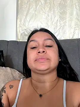 Pretty Isadora online show from 11.10.25