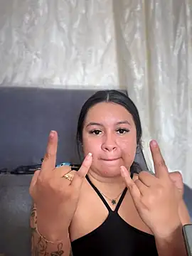 Pretty Isadora online show from 11.21.25