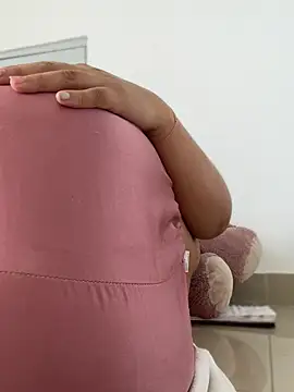 Pretty Isadora online show from 02.06.26