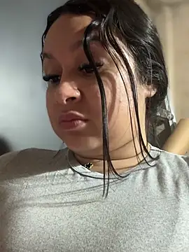 Pretty Isadora online show from 04.15.26