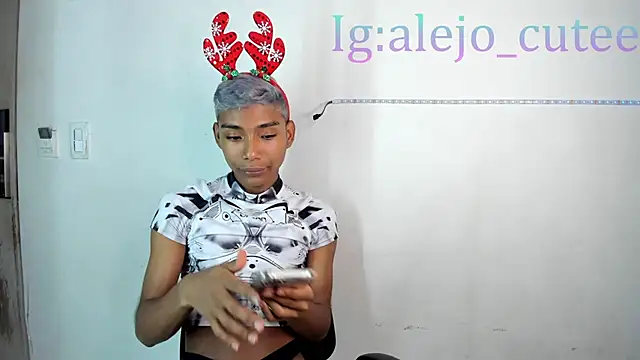 Snapshot of alejo_cute chatting on 12.14.24 alejo cute online show from 12.14.24