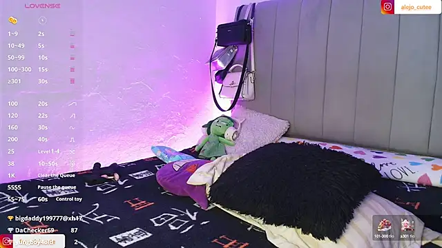 Snapshot of alejo_cute chatting on 12.23.24 alejo cute online show from 12.23.24