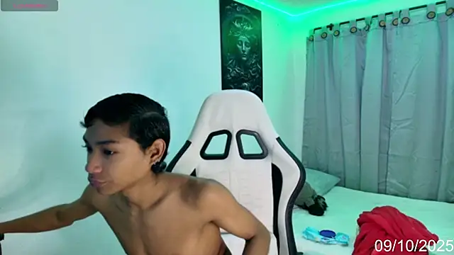 Snapshot of alejo_cute chatting on 10.09.25 alejo cute online show from 10.09.25