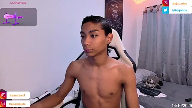 Snapshot of alejo_cute chatting on 10.14.25 alejo cute online show from 10.14.25