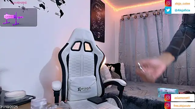 Snapshot of alejo_cute chatting on 10.31.25 alejo cute online show from 10.31.25