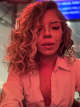 Snapshot of maddisonblush chatting on 02.11.25 maddisonblush online show from 02.11.25