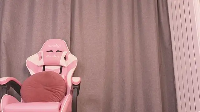 Snapshot of maddisonblush chatting on 02.27.25 maddisonblush online show from 02.27.25