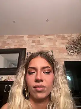 Snapshot of maddisonblush chatting on 09.20.25 maddisonblush online show from 09.20.25