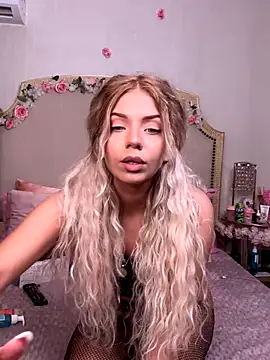 Snapshot of maddisonblush chatting on 09.29.25 maddisonblush online show from 09.29.25