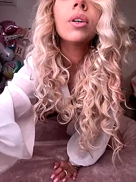 Snapshot of maddisonblush chatting on 10.17.25 maddisonblush online show from 10.17.25