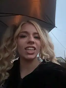 Snapshot of maddisonblush chatting on 11.06.25 maddisonblush online show from 11.06.25