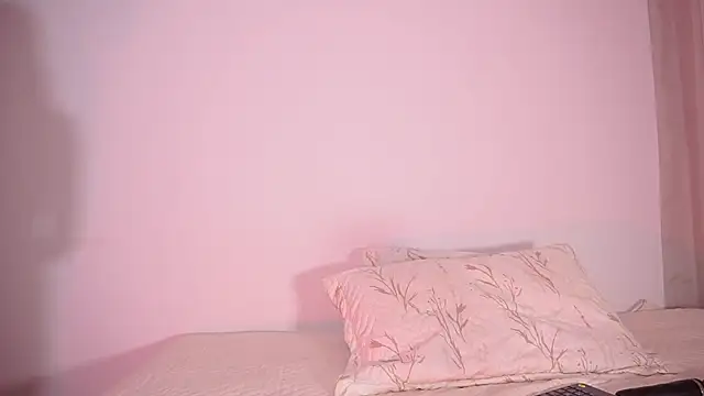 petitevictoria online show from 10.31.25