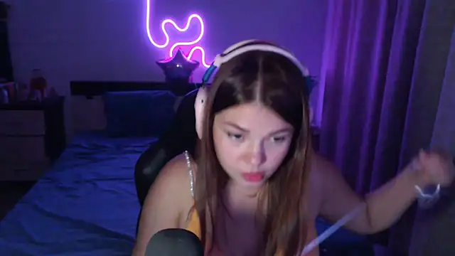 Snapshot of helengilmor chatting on 09.13.25 helengilmor online show from 09.13.25