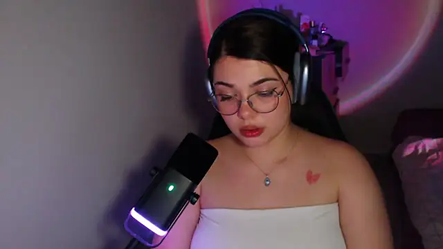 helengilmor online show from 04.22.26