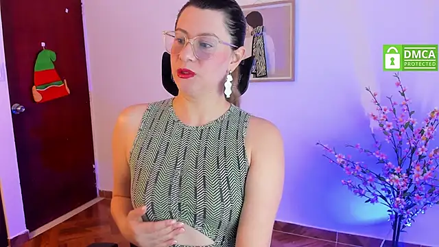 Chanelll Taylorr  online show from 12.12.24