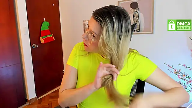 Chanelll Taylorr  online show from 12.13.24