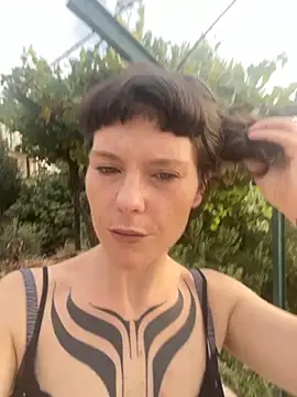 Snapshot of OniricFemme chatting on 09.16.25 OniricFemme online show from 09.16.25