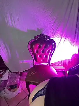 Snapshot of OniricFemme chatting on 09.29.25 OniricFemme online show from 09.29.25