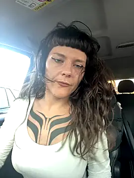 Snapshot of OniricFemme chatting on 10.18.25 OniricFemme online show from 10.18.25