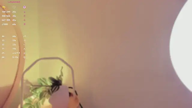 katiepeach  online show from 10.06.25