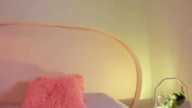 katiepeach  online show from 10.18.25