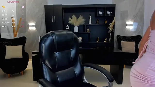 VictoriaMilan  online show from 03.05.25