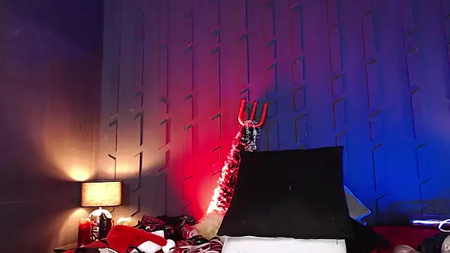 Snapshot of MorganaCrowley chatting on 12.19.24 MorganaCrowley online show from 12.19.24