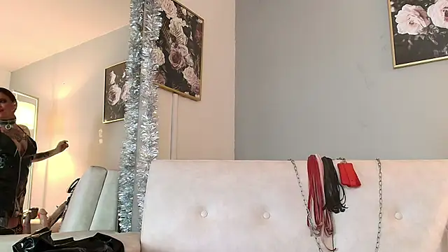 Snapshot of MorganaCrowley chatting on 12.29.24 MorganaCrowley online show from 12.29.24