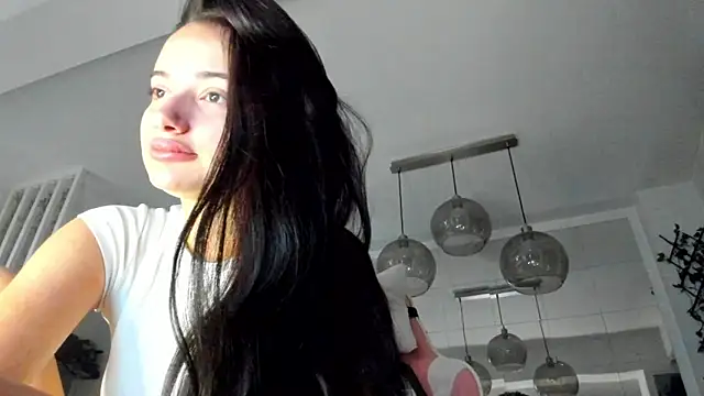 Snapshot of IreneVON chatting on 09.28.25 IreneVON online show from 09.28.25