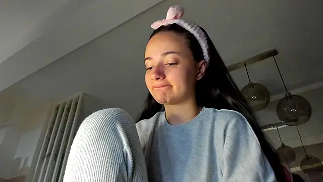 Snapshot of IreneVON chatting on 10.03.25 IreneVON online show from 10.03.25