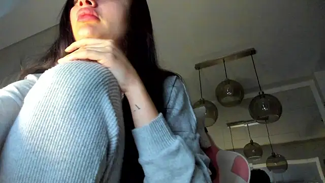 Snapshot of IreneVON chatting on 10.04.25 IreneVON online show from 10.04.25