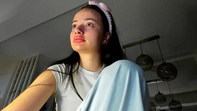 Snapshot of IreneVON chatting on 10.07.25 IreneVON online show from 10.07.25