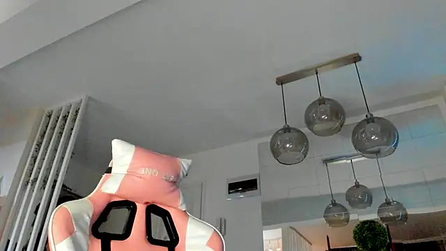 Snapshot of IreneVON chatting on 10.15.25 IreneVON online show from 10.15.25