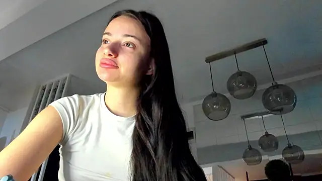 Snapshot of IreneVON chatting on 10.18.25 IreneVON online show from 10.18.25