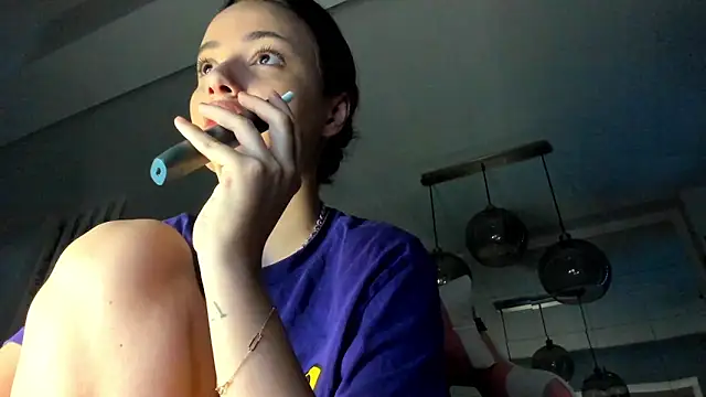 Snapshot of IreneVON chatting on 10.19.25 IreneVON online show from 10.19.25