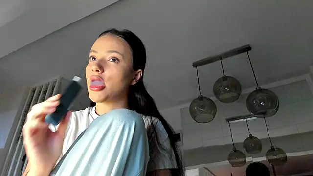 Snapshot of IreneVON chatting on 10.21.25 IreneVON online show from 10.21.25