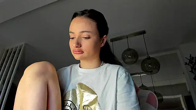 Snapshot of IreneVON chatting on 10.22.25 IreneVON online show from 10.22.25