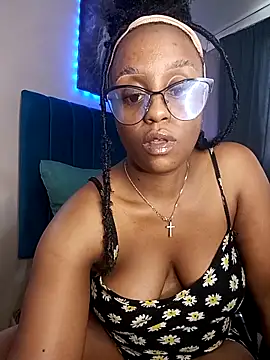 Queen-Chocolate online show from 12.22.25