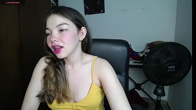 Snapshot of venelope1 chatting on 02.21.25 venelope1 online show from 02.21.25