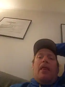 Snapshot of everyoneneeds chatting on 02.15.25 everyoneneeds online show from 02.15.25