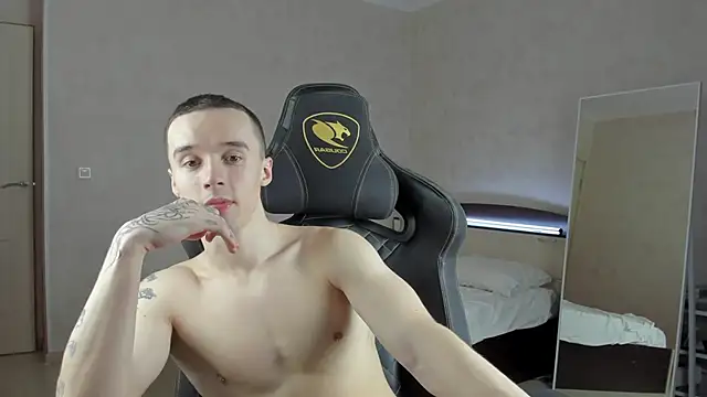 Snapshot of MasonWarholl chatting on 12.26.24 MasonWarholl online show from 12.26.24