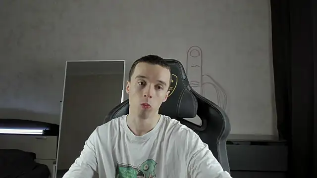 Snapshot of MasonWarholl chatting on 01.09.25 MasonWarholl online show from 01.09.25