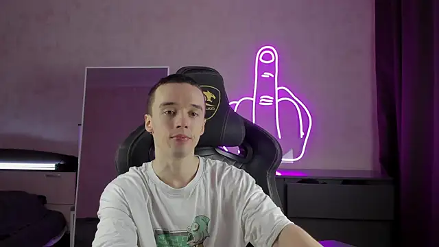 Snapshot of MasonWarholl chatting on 01.09.25 MasonWarholl online show from 01.09.25