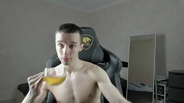 Snapshot of MasonWarholl chatting on 01.16.25 MasonWarholl online show from 01.16.25