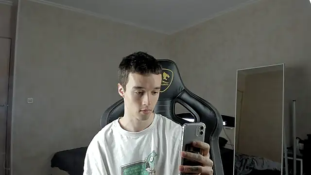 Snapshot of MasonWarholl chatting on 02.13.25 MasonWarholl online show from 02.13.25